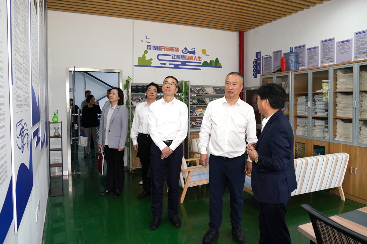 20241009市國(guó)資委黨委書(shū)記、主任陳文榮調(diào)研嘉興市交通學(xué)校，右起吳曉斌、陳文榮、柏衛(wèi)東、朱建華、李利（李阿梅 攝）.jpg
